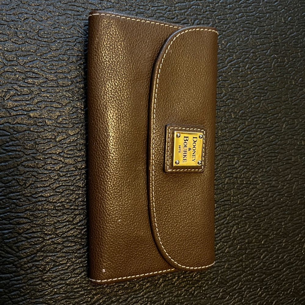 Dooney & Bourke wallet